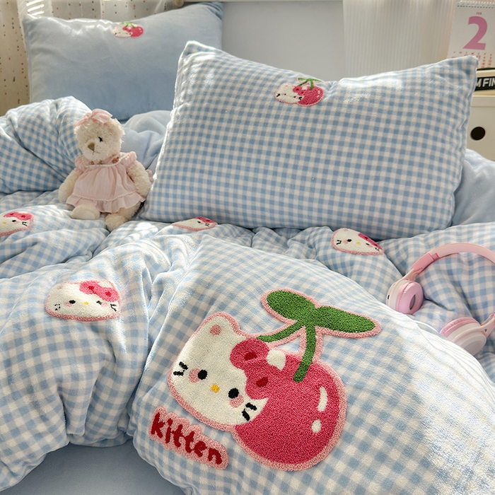 91家纺网 家纺一手货源 找家纺 星禾优选 2025新款高克重牛奶绒毛巾绣四件套 樱桃蓝猫