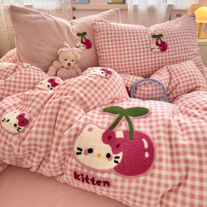 91家纺网 家纺一手货源 找家纺 星禾优选 2025新款高克重牛奶绒毛巾绣四件套 樱桃粉猫