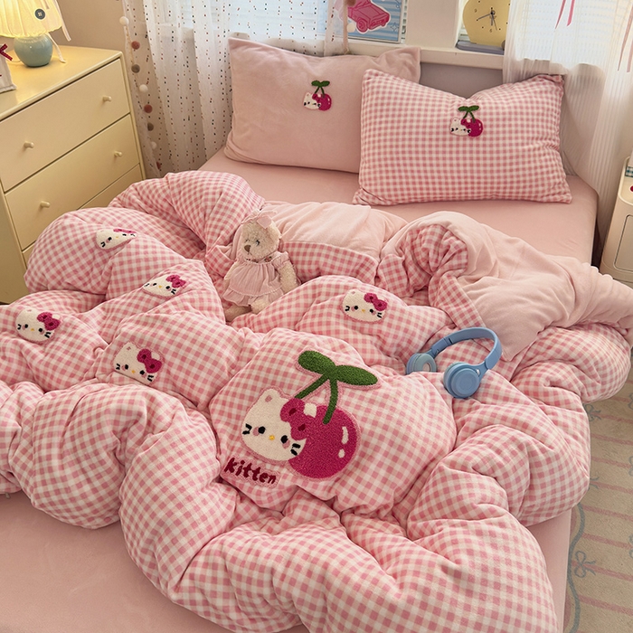 91家纺网 家纺一手货源 找家纺 星禾优选 2025新款高克重牛奶绒毛巾绣四件套 樱桃粉猫