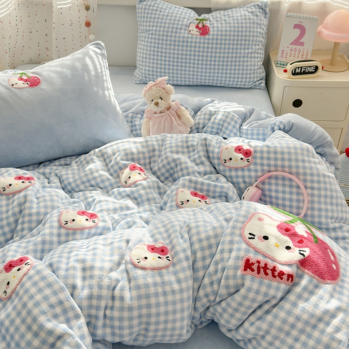 91家纺网 家纺一手货源 找家纺 星禾优选 2025新款高克重牛奶绒毛巾绣四件套 樱桃蓝猫