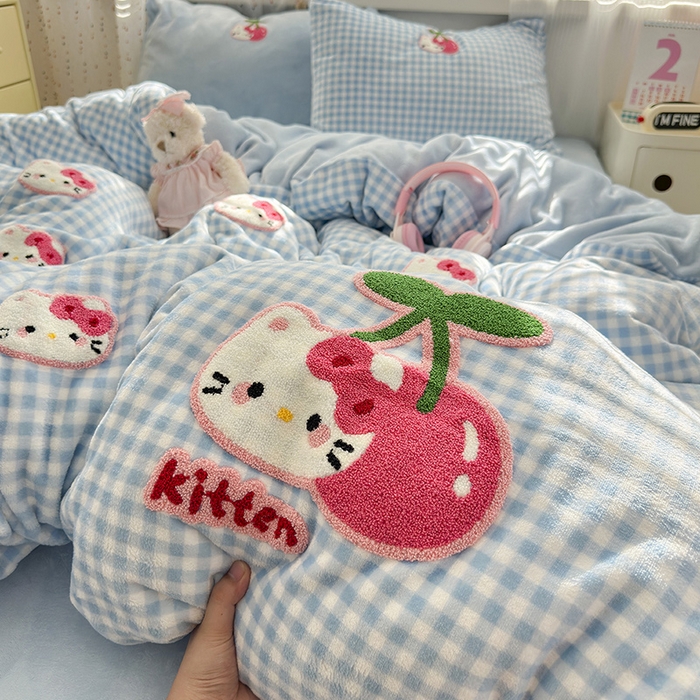 91家纺网 家纺一手货源 找家纺 星禾优选 2025新款高克重牛奶绒毛巾绣四件套 樱桃蓝猫