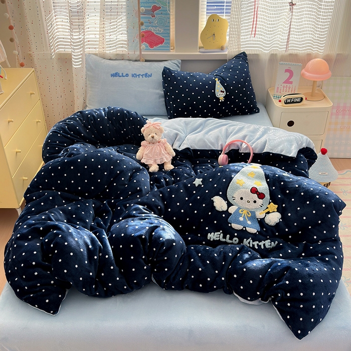 91家纺网 家纺一手货源 找家纺 星禾优选 2025新款高克重牛奶绒毛巾绣四件套 礼帽小猫