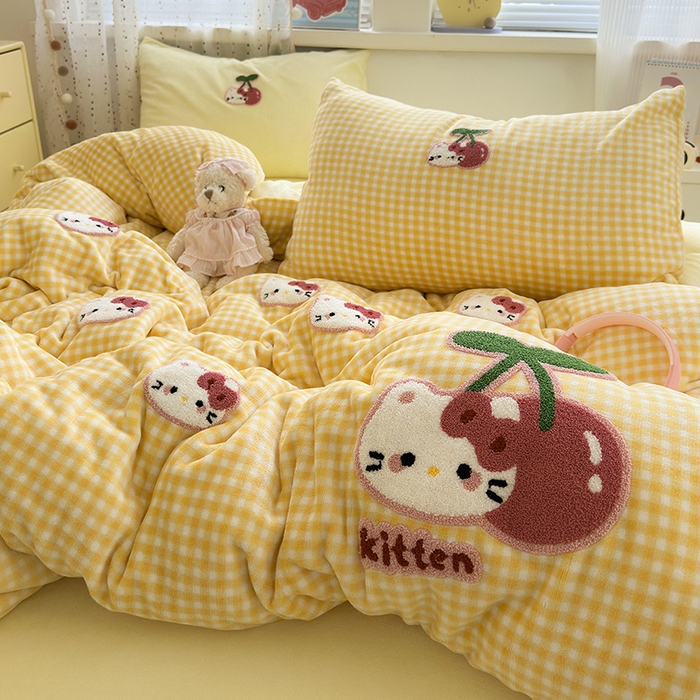 91家纺网 家纺一手货源 找家纺 星禾优选 2025新款高克重牛奶绒毛巾绣四件套 樱桃黄猫