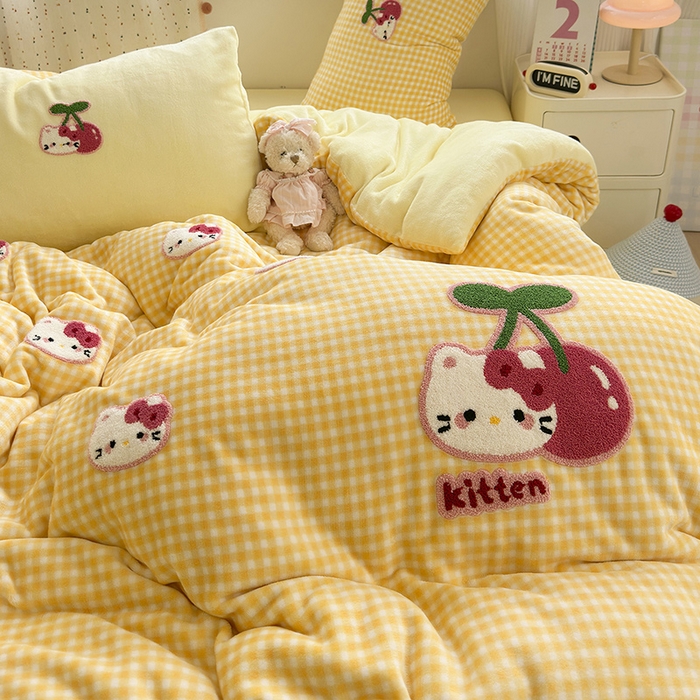 91家纺网 家纺一手货源 找家纺 星禾优选 2025新款高克重牛奶绒毛巾绣四件套 樱桃黄猫