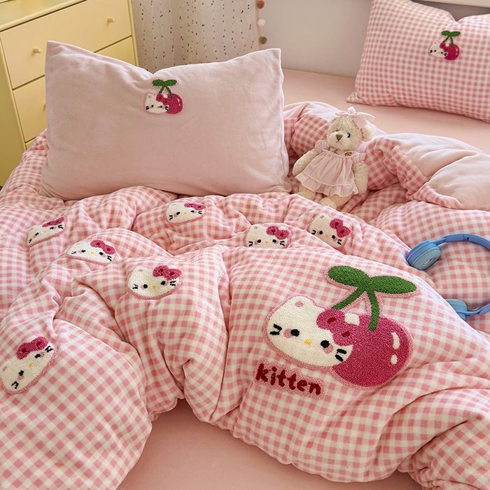 91家纺网 家纺一手货源 找家纺 星禾优选 2025新款高克重牛奶绒毛巾绣四件套 樱桃粉猫