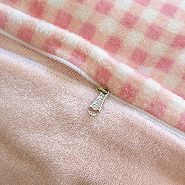 91家纺网 家纺一手货源 找家纺 星禾优选 2025新款高克重牛奶绒毛巾绣四件套 樱桃粉猫