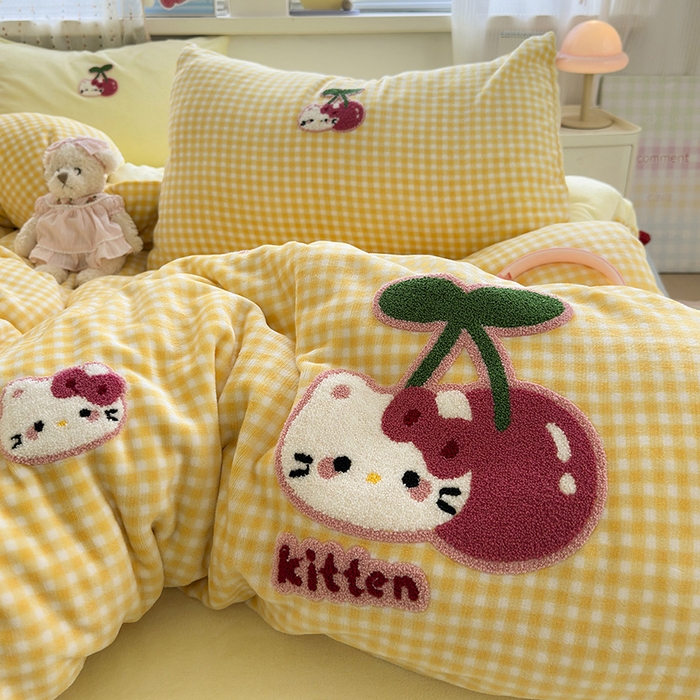 91家纺网 家纺一手货源 找家纺 星禾优选 2025新款高克重牛奶绒毛巾绣四件套 樱桃黄猫