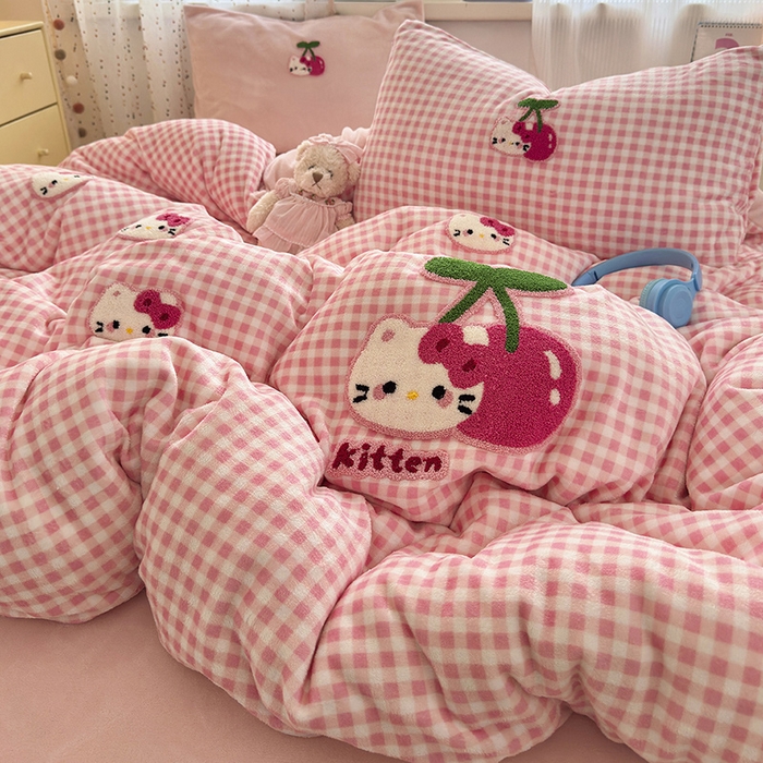 91家纺网 家纺一手货源 找家纺 星禾优选 2025新款高克重牛奶绒毛巾绣四件套 樱桃粉猫