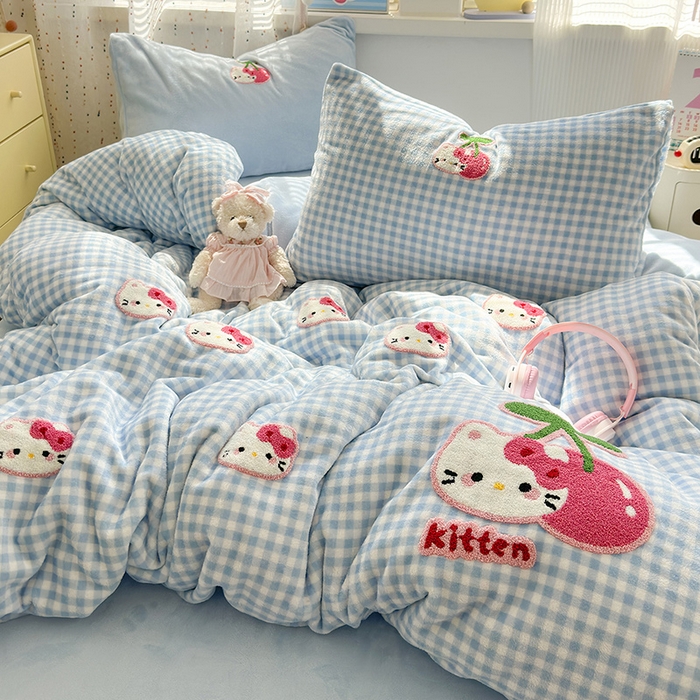 91家纺网 家纺一手货源 找家纺 星禾优选 2025新款高克重牛奶绒毛巾绣四件套 樱桃蓝猫