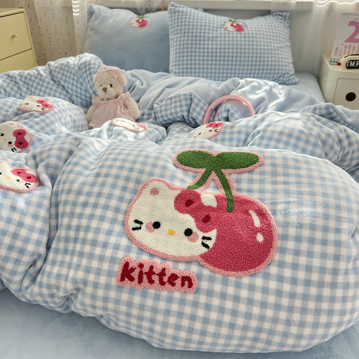 91家纺网 家纺一手货源 找家纺 星禾优选 2025新款高克重牛奶绒毛巾绣四件套 樱桃蓝猫