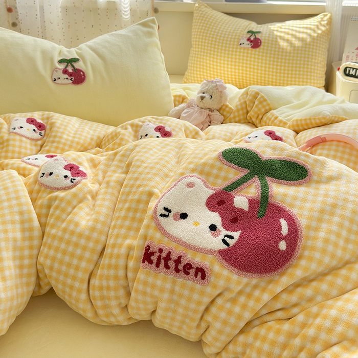 91家纺网 家纺一手货源 找家纺 星禾优选 2025新款高克重牛奶绒毛巾绣四件套 樱桃黄猫