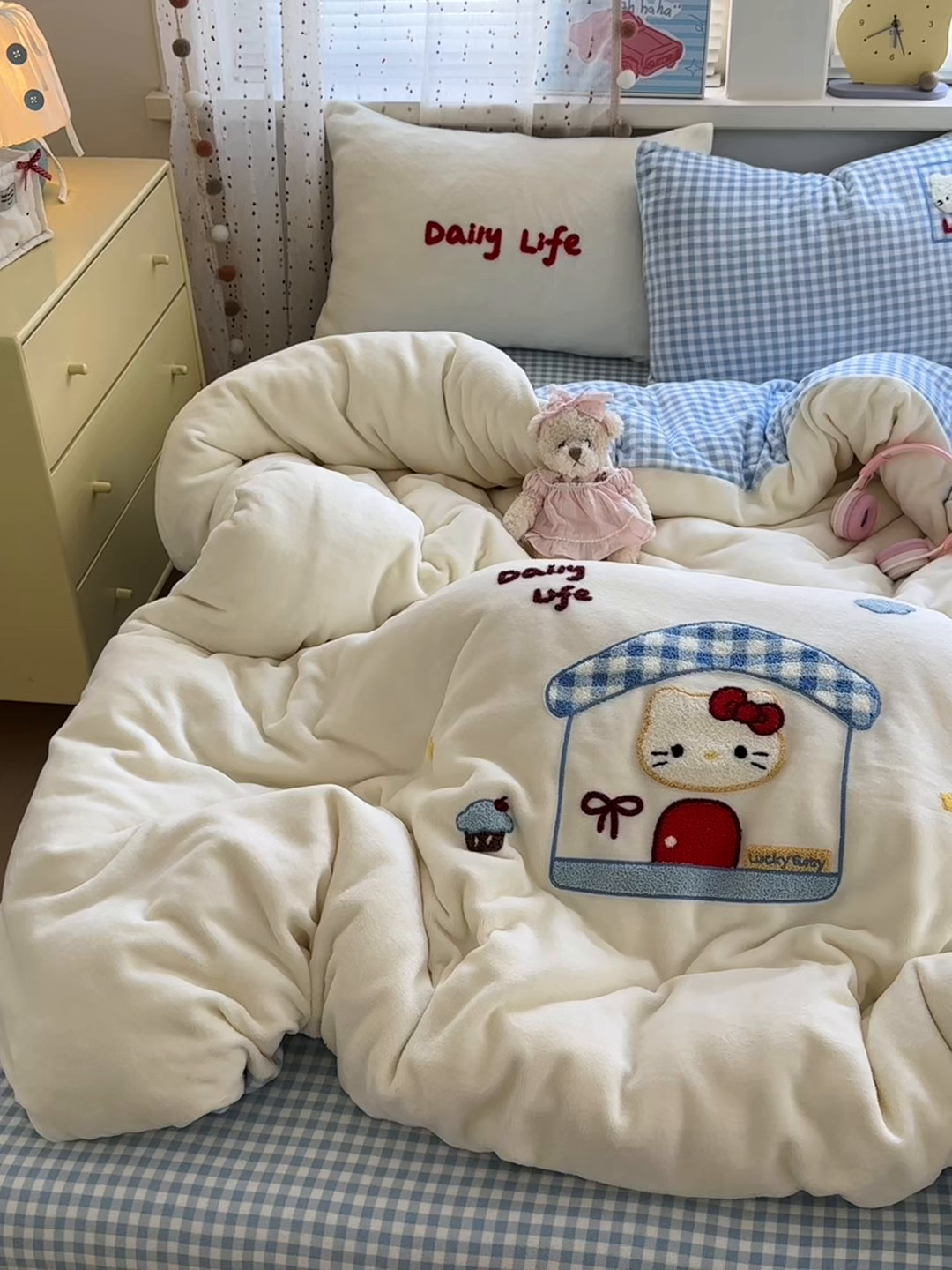 91家纺网 家纺一手货源 找家纺 星禾优选 2025新款高克重牛奶绒毛巾绣四件套 屋顶有猫