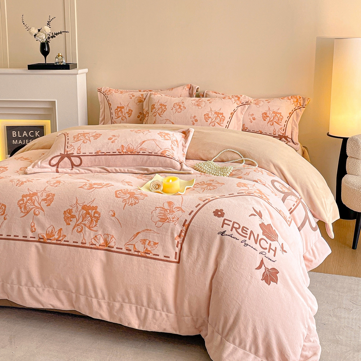 91家纺网 家纺一手货源 找家纺 新方向 2025新款全消光A类数码印花牛奶绒四件套-如梦 如梦-香槟