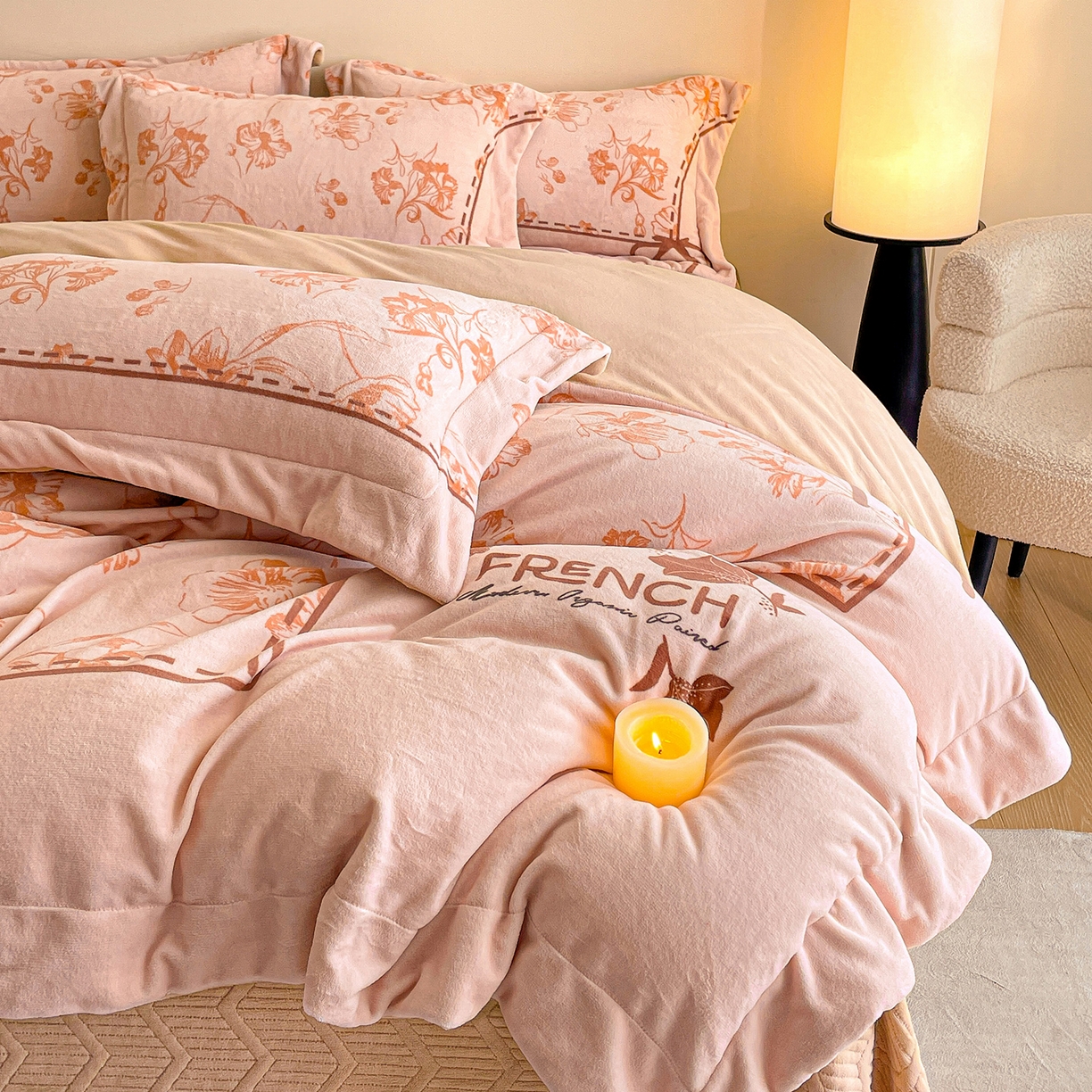 91家纺网 家纺一手货源 找家纺 新方向 2025新款全消光A类数码印花牛奶绒四件套-如梦 如梦-香槟