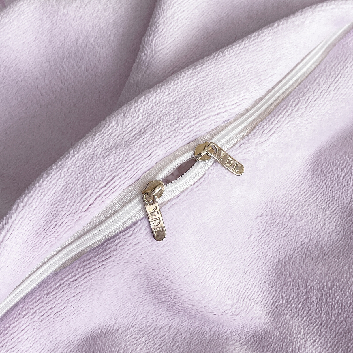 91家纺网 家纺一手货源 找家纺 新方向 2025新款全消光A类数码印花牛奶绒四件套-如梦 如梦-魅紫