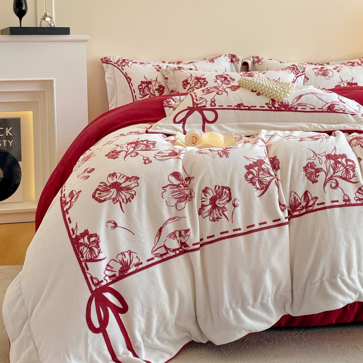 91家纺网 家纺一手货源 找家纺 新方向 2025新款全消光A类数码印花牛奶绒四件套-如梦 如梦-洋酒红