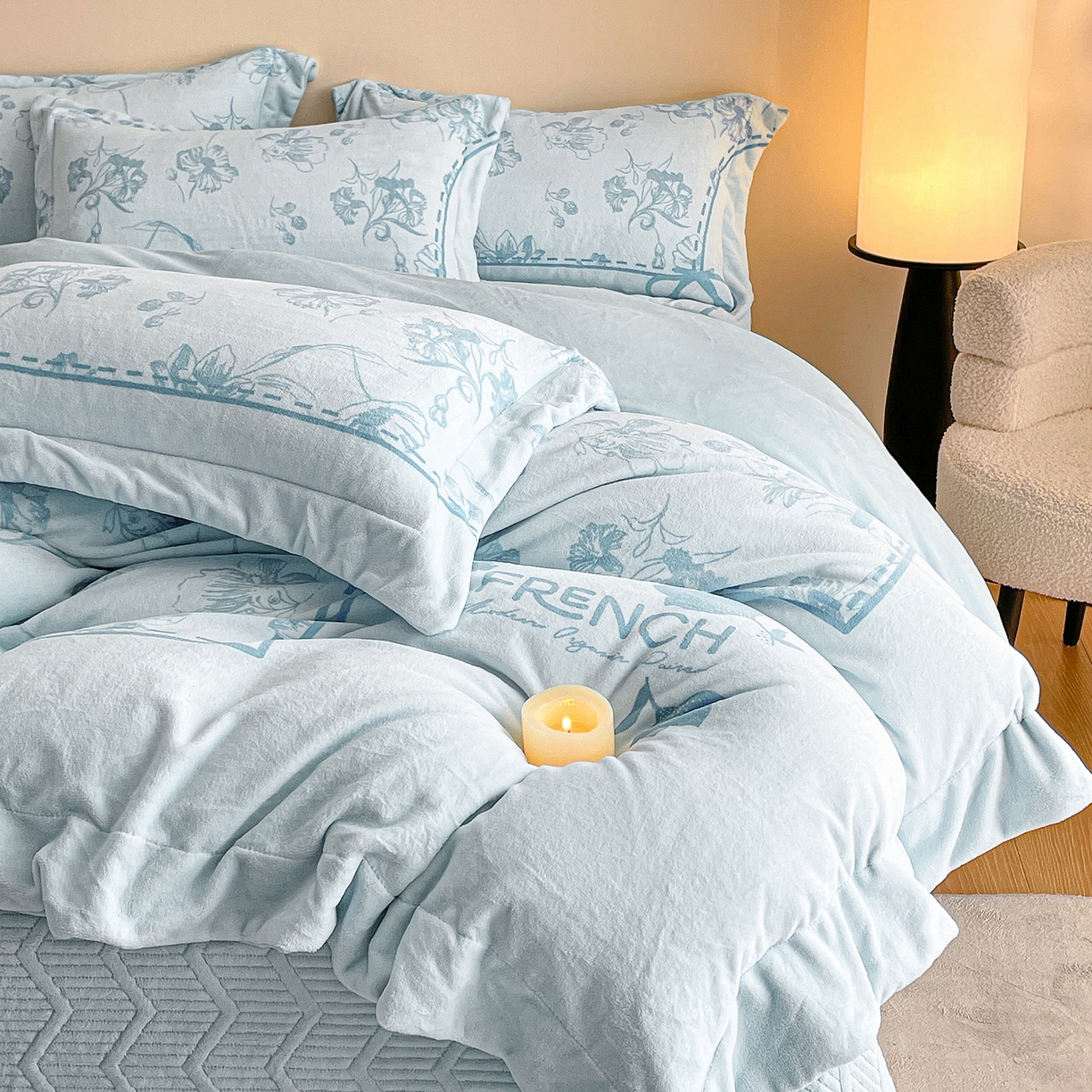 91家纺网 家纺一手货源 找家纺 新方向 2025新款全消光A类数码印花牛奶绒四件套-如梦 如梦-星月蓝