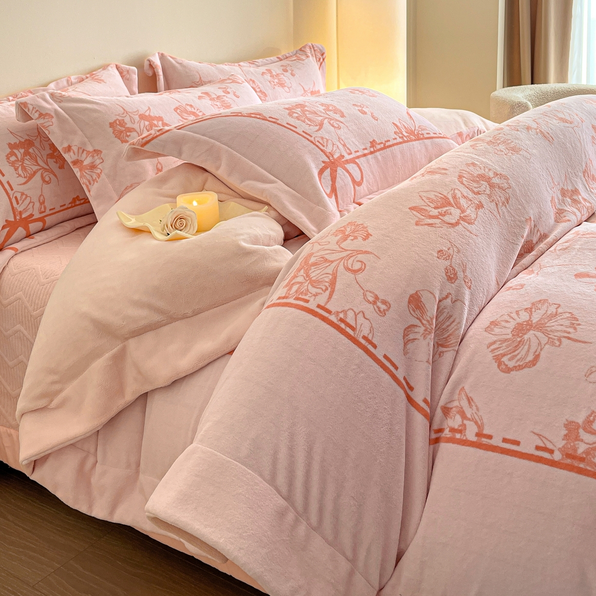 91家纺网 家纺一手货源 找家纺 新方向 2025新款全消光A类数码印花牛奶绒四件套-如梦 如梦-蔷薇粉