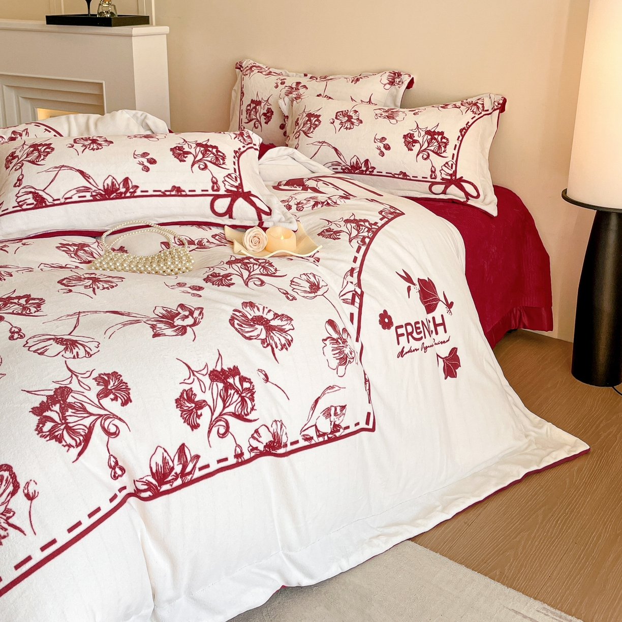 91家纺网 家纺一手货源 找家纺 新方向 2025新款全消光A类数码印花牛奶绒四件套-如梦 如梦-洋酒红