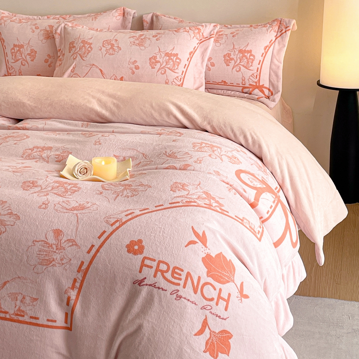 91家纺网 家纺一手货源 找家纺 新方向 2025新款全消光A类数码印花牛奶绒四件套-如梦 如梦-蔷薇粉