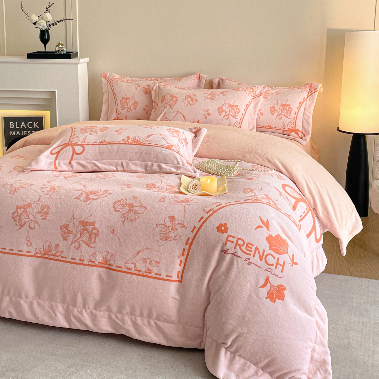 91家纺网 家纺一手货源 找家纺 新方向 2025新款全消光A类数码印花牛奶绒四件套-如梦 如梦-蔷薇粉