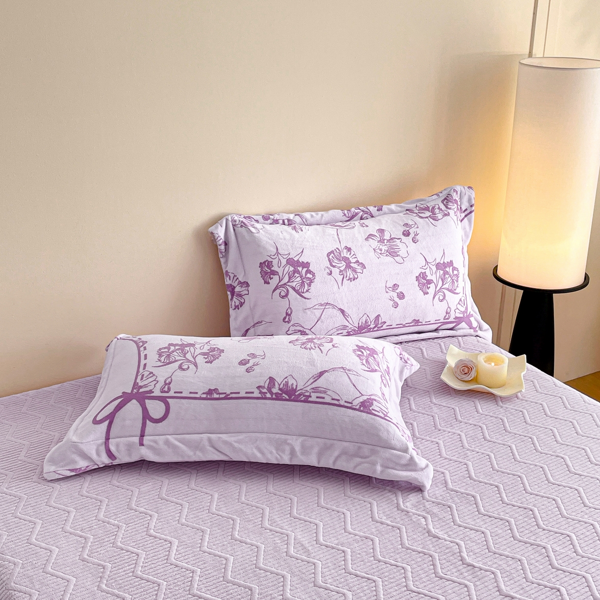 91家纺网 家纺一手货源 找家纺 新方向 2025新款全消光A类数码印花牛奶绒四件套-如梦 如梦-魅紫