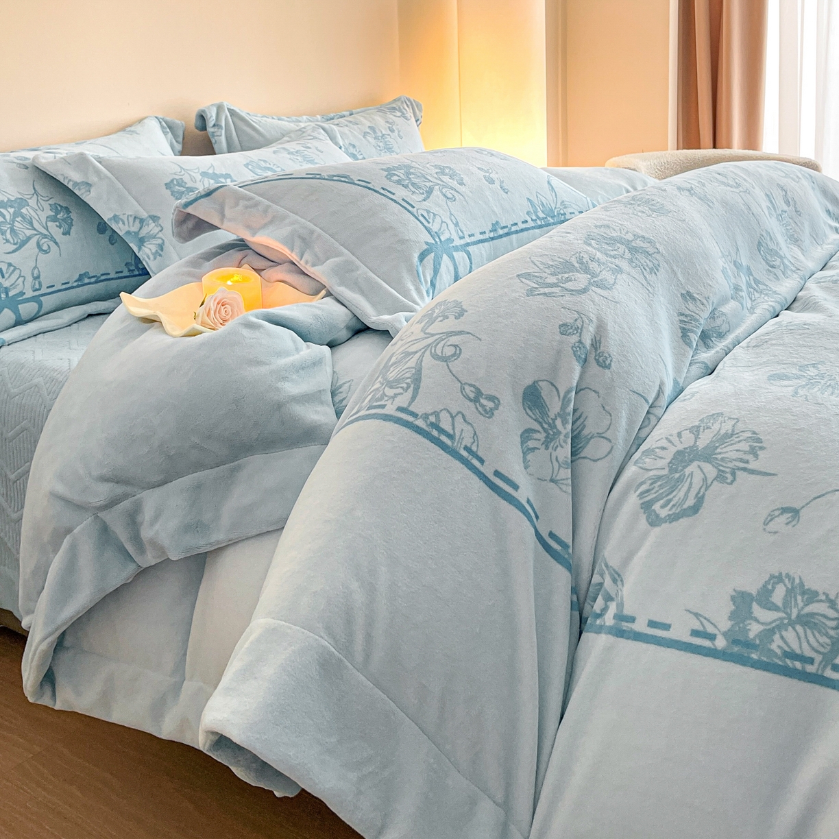 91家纺网 家纺一手货源 找家纺 新方向 2025新款全消光A类数码印花牛奶绒四件套-如梦 如梦-星月蓝