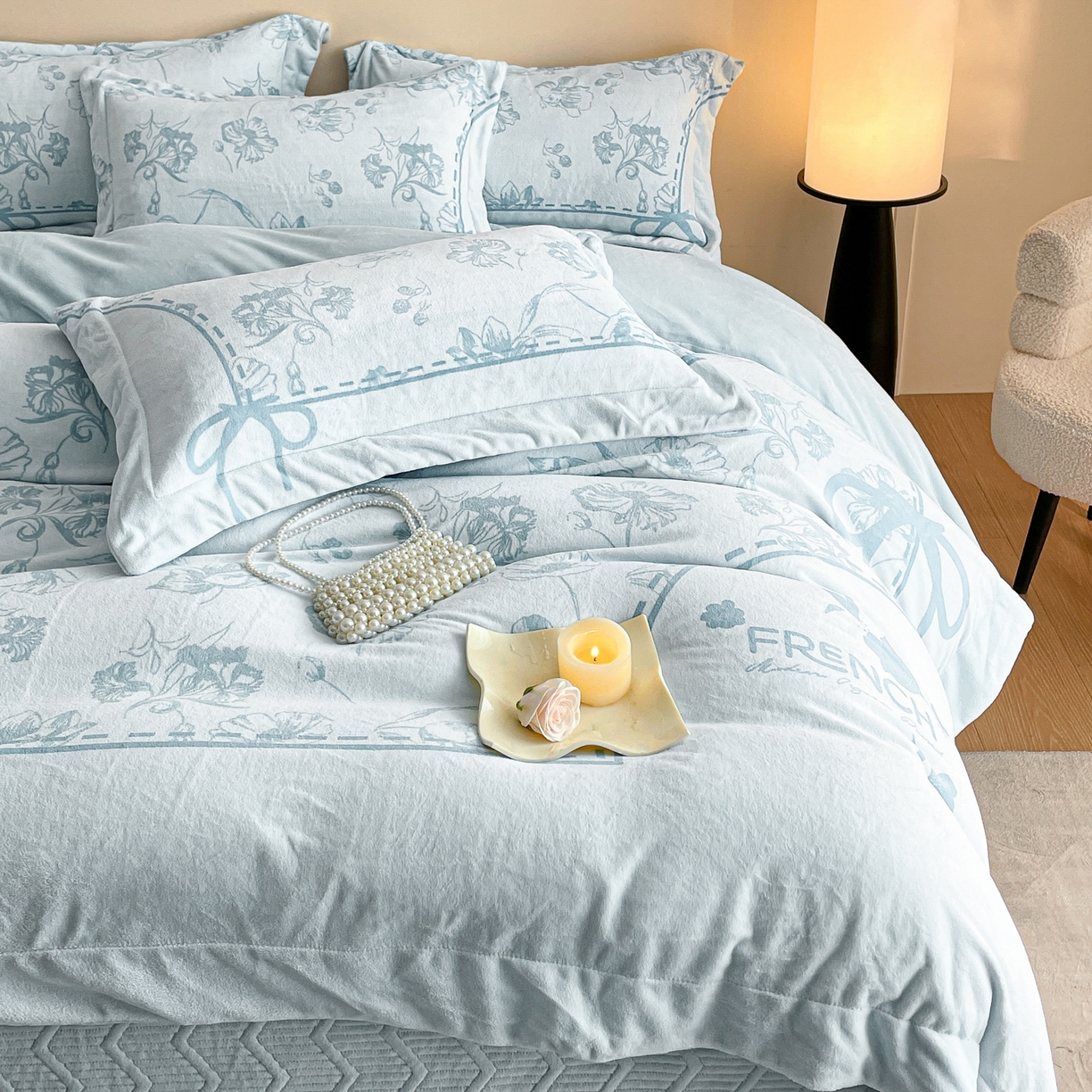 91家纺网 家纺一手货源 找家纺 新方向 2025新款全消光A类数码印花牛奶绒四件套-如梦 如梦-星月蓝