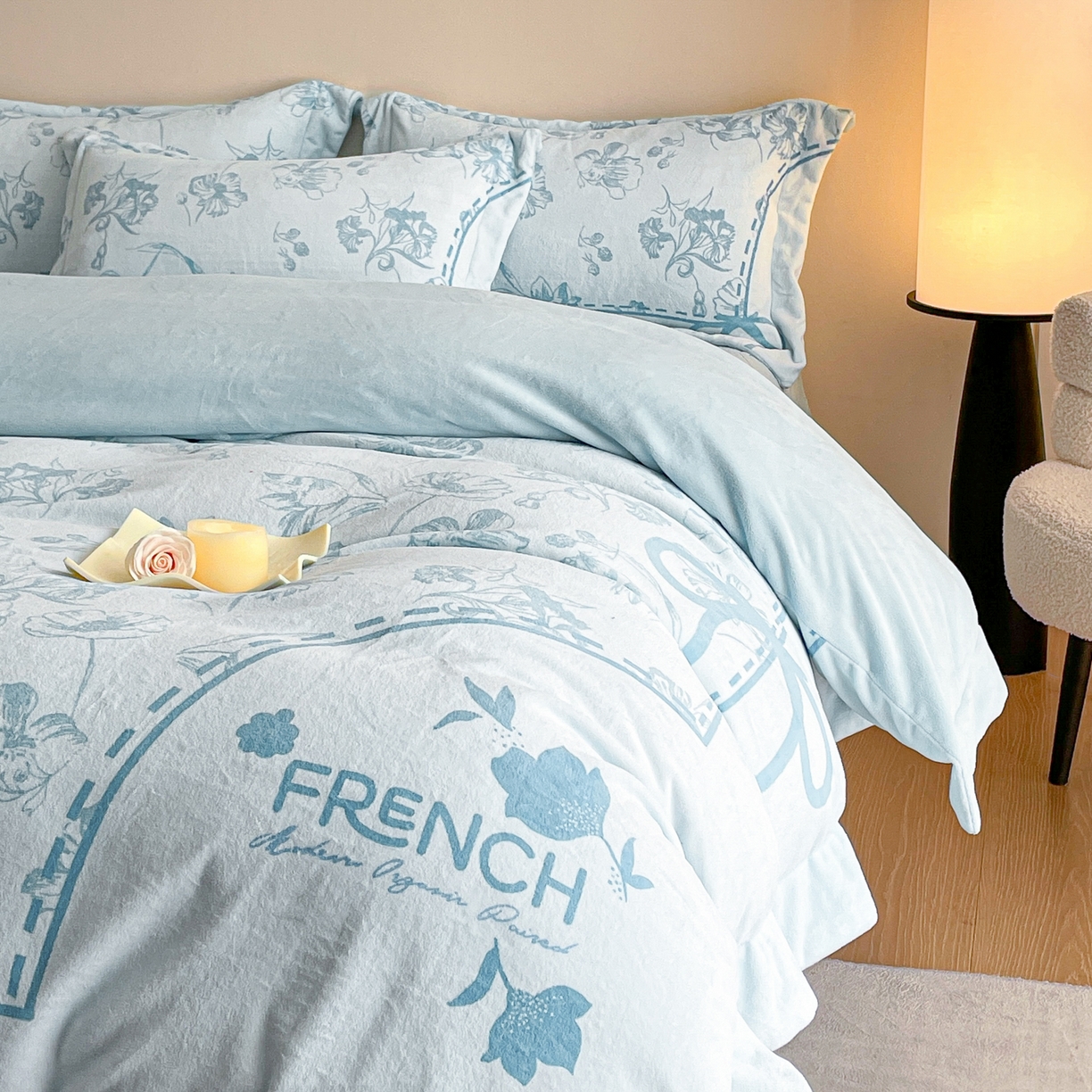 91家纺网 家纺一手货源 找家纺 新方向 2025新款全消光A类数码印花牛奶绒四件套-如梦 如梦-星月蓝