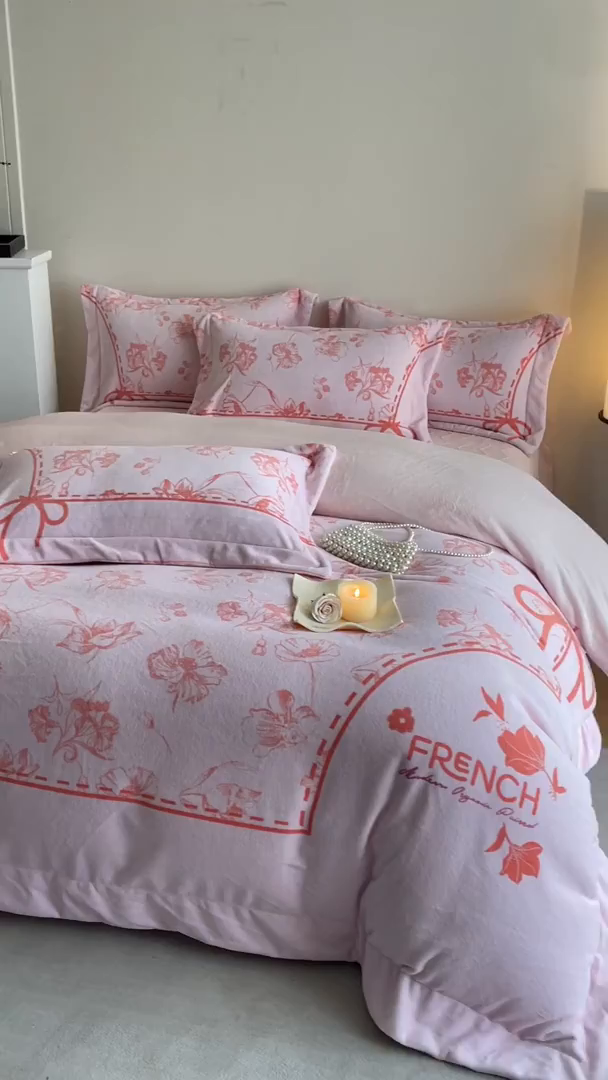 91家纺网 家纺一手货源 找家纺 新方向 2025新款全消光A类数码印花牛奶绒四件套-如梦 如梦-香槟