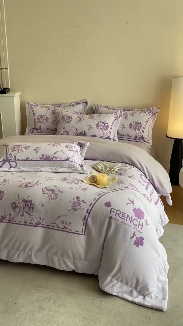 91家纺网 家纺一手货源 找家纺 新方向 2025新款全消光A类数码印花牛奶绒四件套-如梦 如梦-魅紫