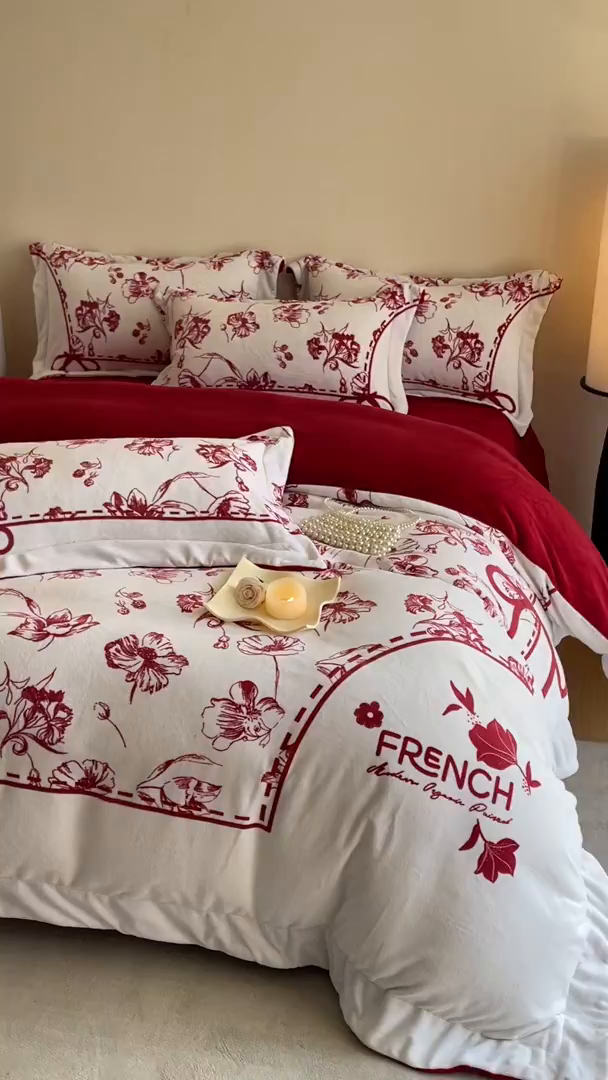 91家纺网 家纺一手货源 找家纺 新方向 2025新款全消光A类数码印花牛奶绒四件套-如梦 如梦-洋酒红