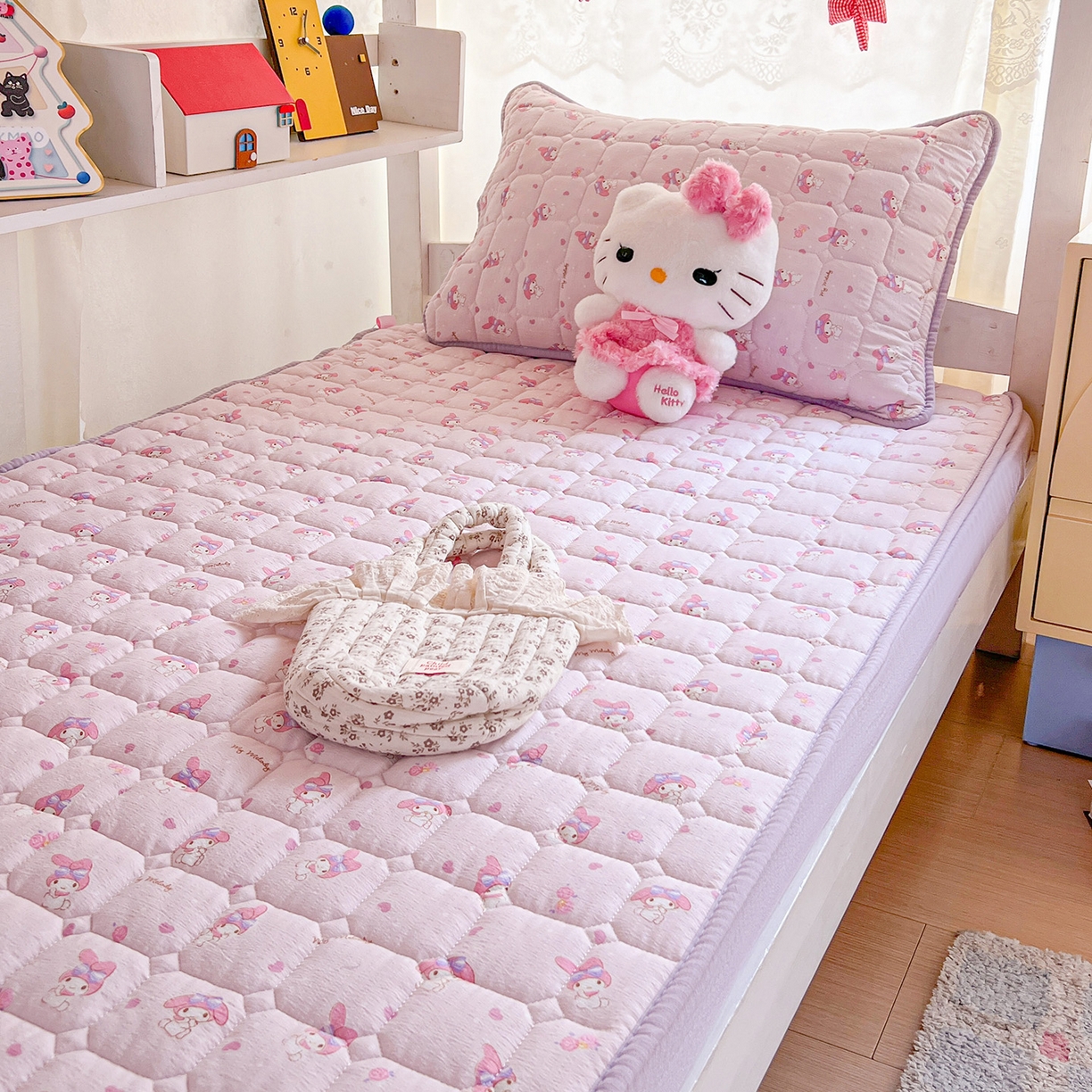 91家纺网 家纺一手货源 找家纺 星禾优选 2025新款三丽鸥云感双层纱夹棉床笠系列 床笠款-糯叽美乐蒂