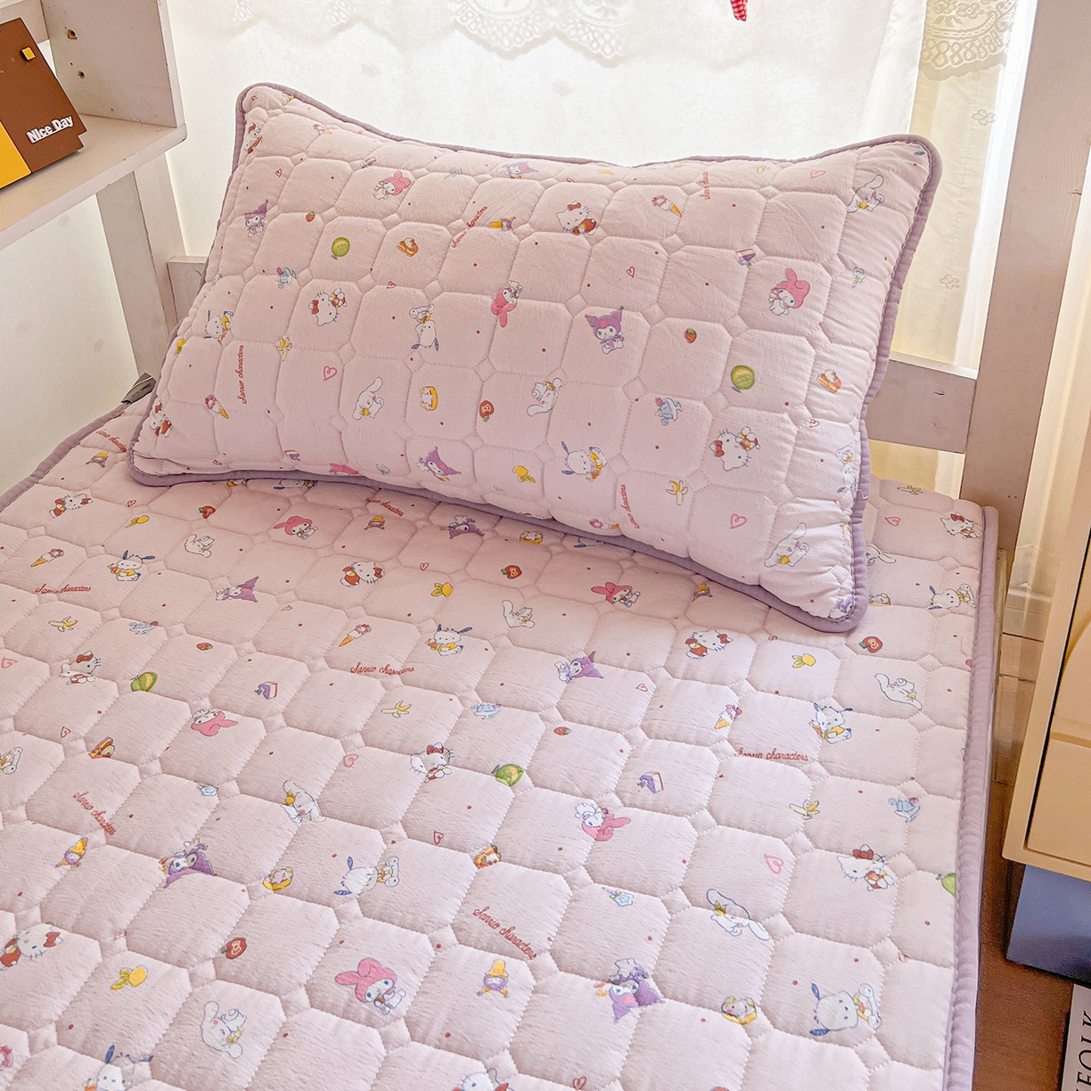 91家纺网 家纺一手货源 找家纺 星禾优选 2025新款三丽鸥云感双层纱夹棉床笠系列 床笠款-丽鸥星球