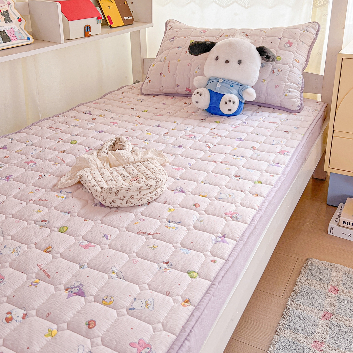 91家纺网 家纺一手货源 找家纺 星禾优选 2025新款三丽鸥云感双层纱夹棉床笠系列 床笠款-丽鸥星球