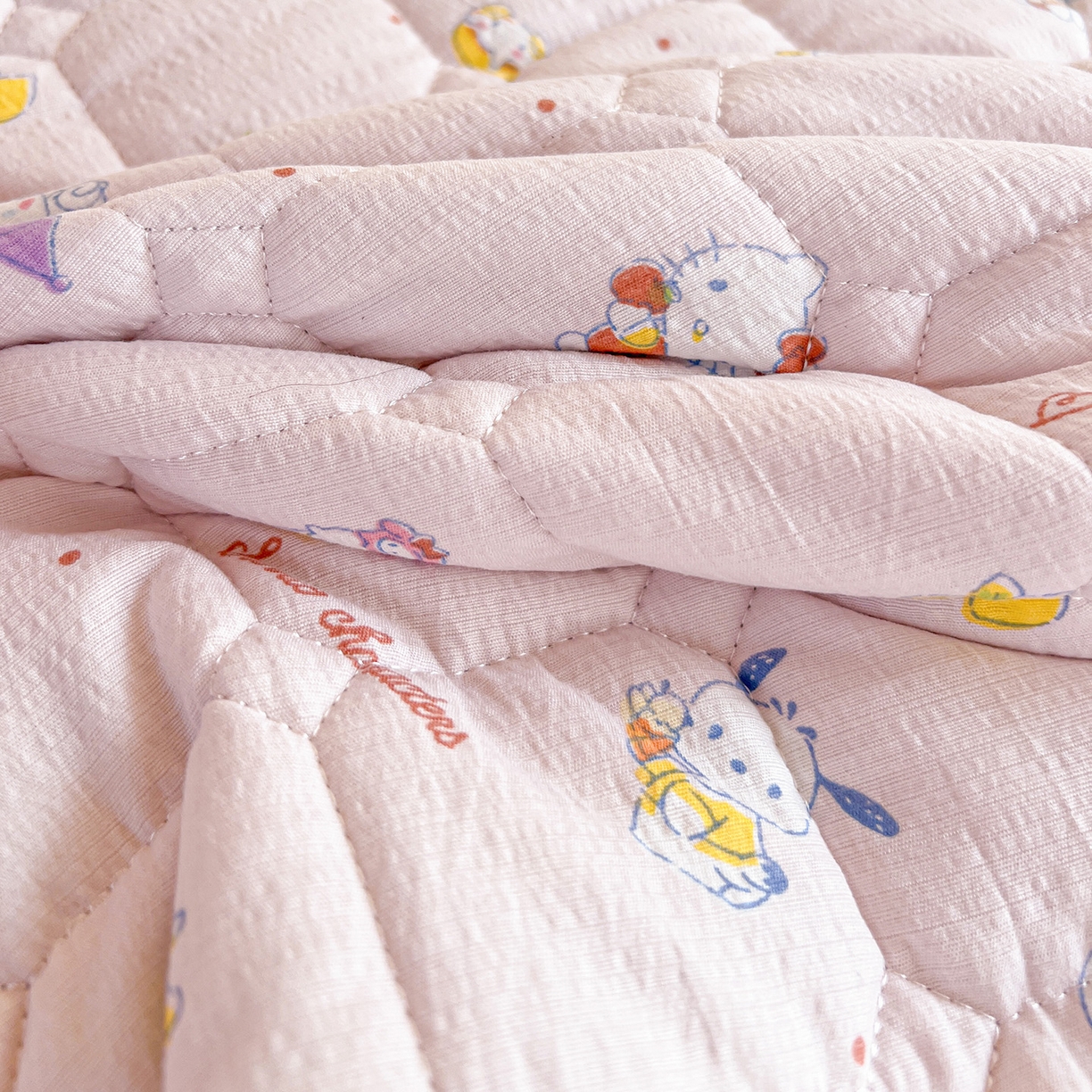 91家纺网 家纺一手货源 找家纺 星禾优选 2025新款三丽鸥云感双层纱夹棉床笠系列 床笠款-丽鸥星球