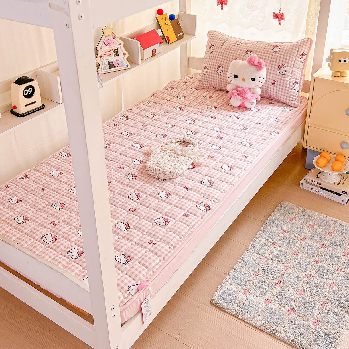 91家纺网 家纺一手货源 找家纺 星禾优选 2025新款三丽鸥云感双层纱夹棉床笠系列 床笠款-胡须粉kt