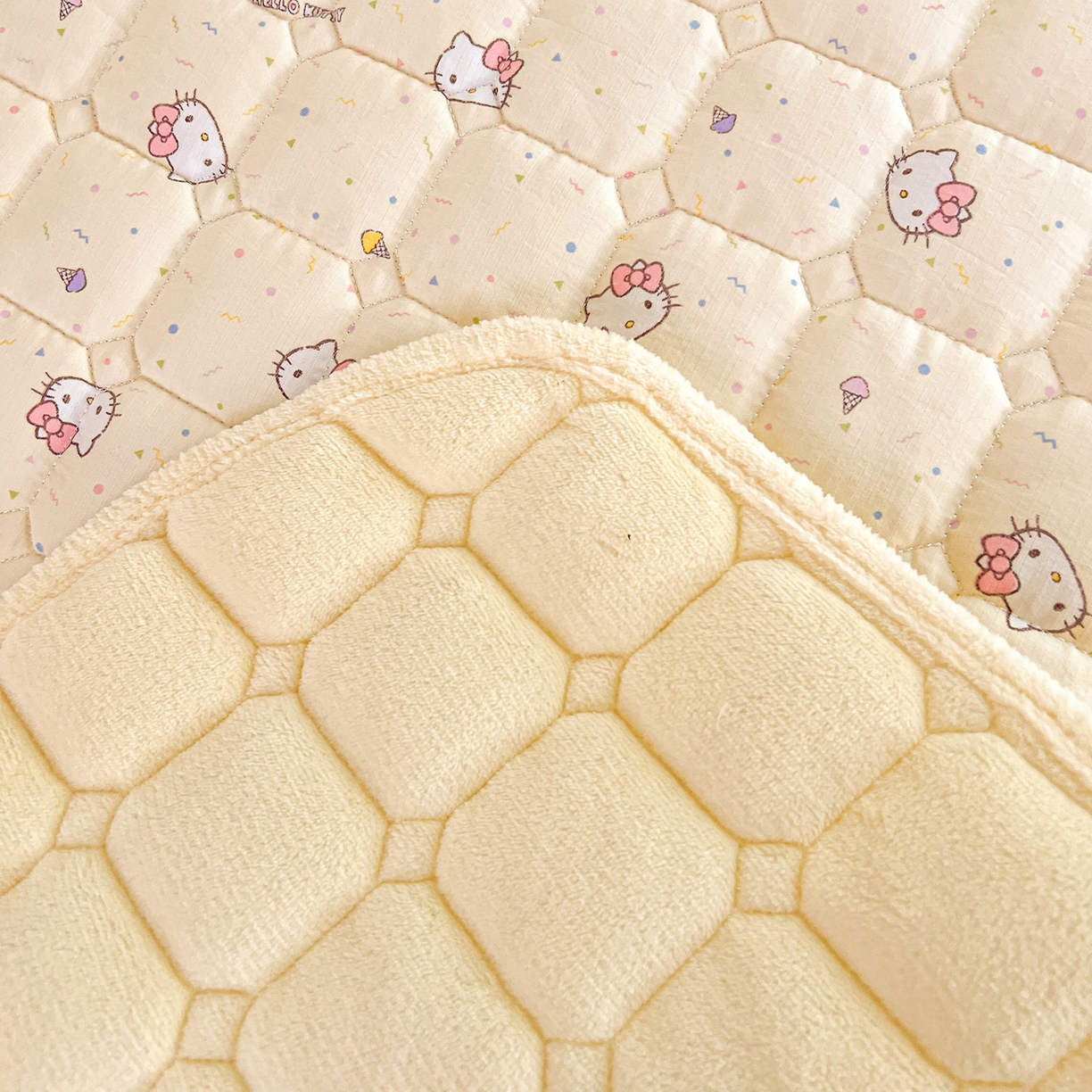 91家纺网 家纺一手货源 找家纺 （总）星禾优选 2025新款三丽鸥云感双层纱牛奶绒夹棉床垫平铺款