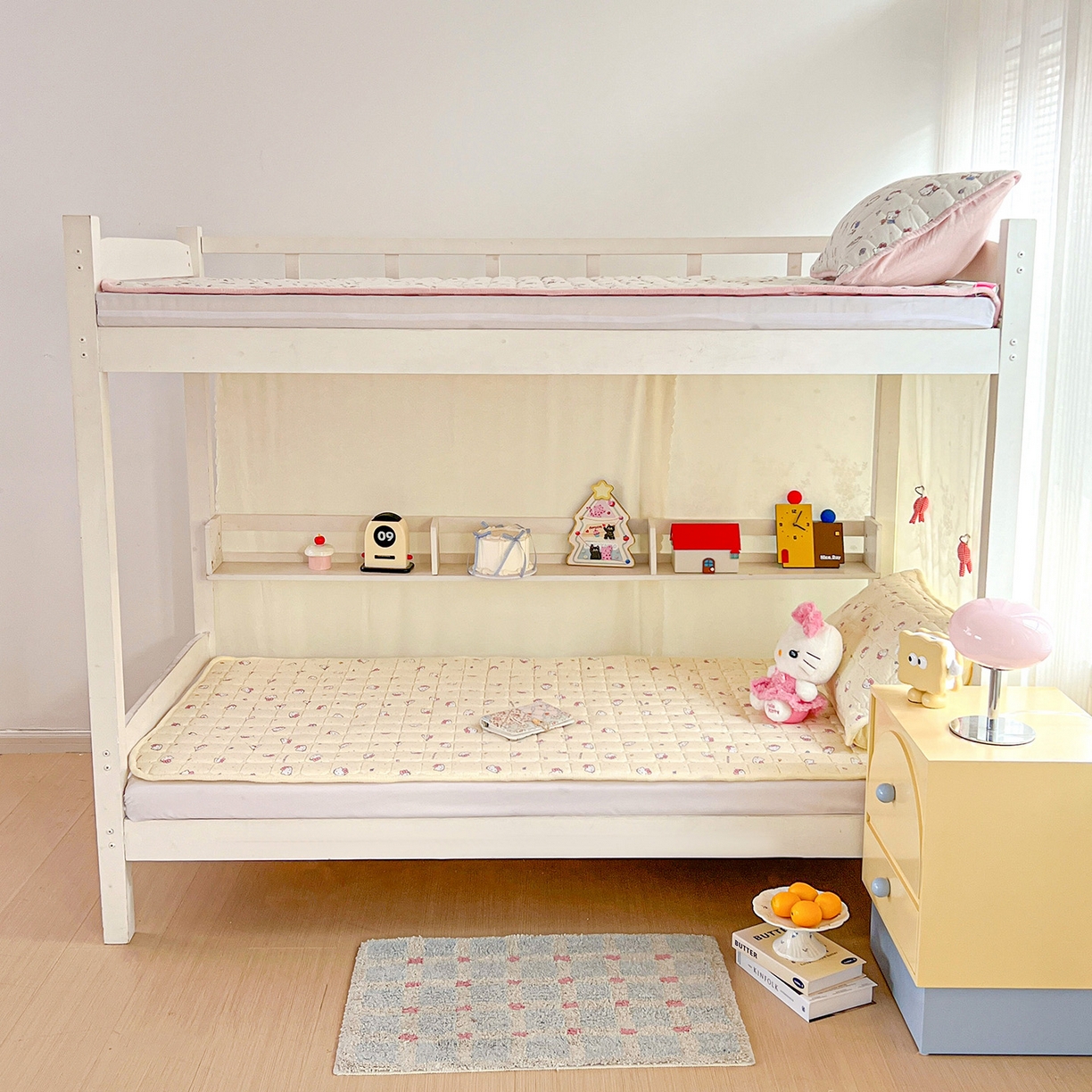 91家纺网 家纺一手货源 找家纺 （总）星禾优选 2025新款三丽鸥云感双层纱牛奶绒夹棉床垫平铺款