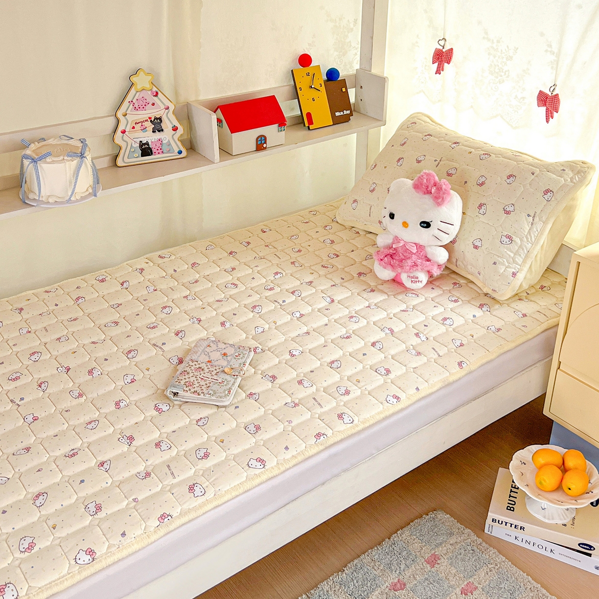 91家纺网 家纺一手货源 找家纺 （总）星禾优选 2025新款三丽鸥云感双层纱牛奶绒夹棉床垫平铺款