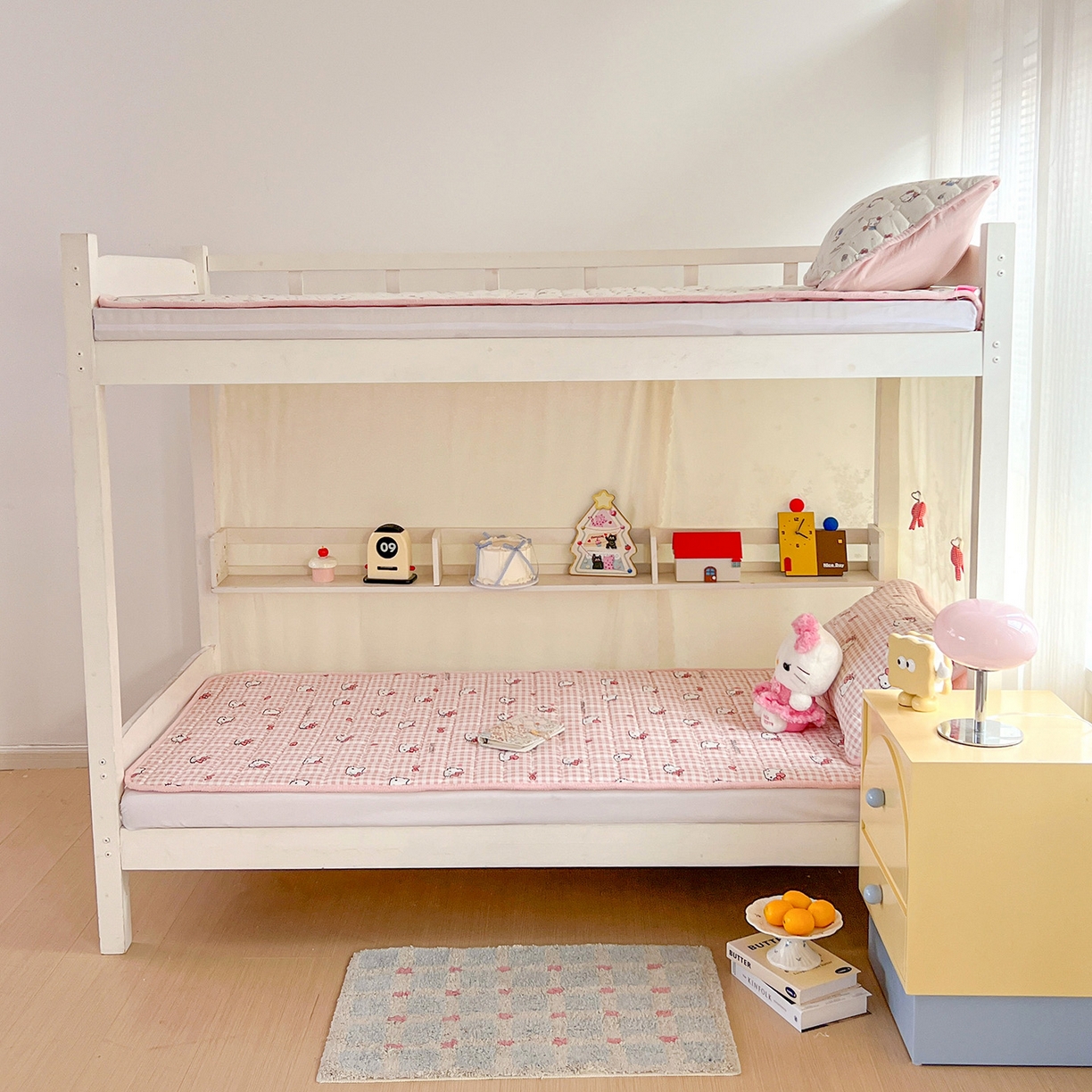 91家纺网 家纺一手货源 找家纺 星禾优选 2025新款三丽鸥云感双层纱牛奶绒夹棉床垫平铺款 平铺款-胡须粉kt