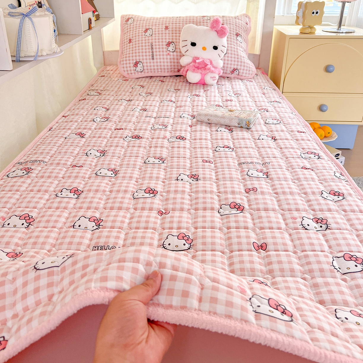 星禾优选 2025新款三丽鸥云感双层纱牛奶绒夹棉床垫平铺款 平铺款-胡须粉kt