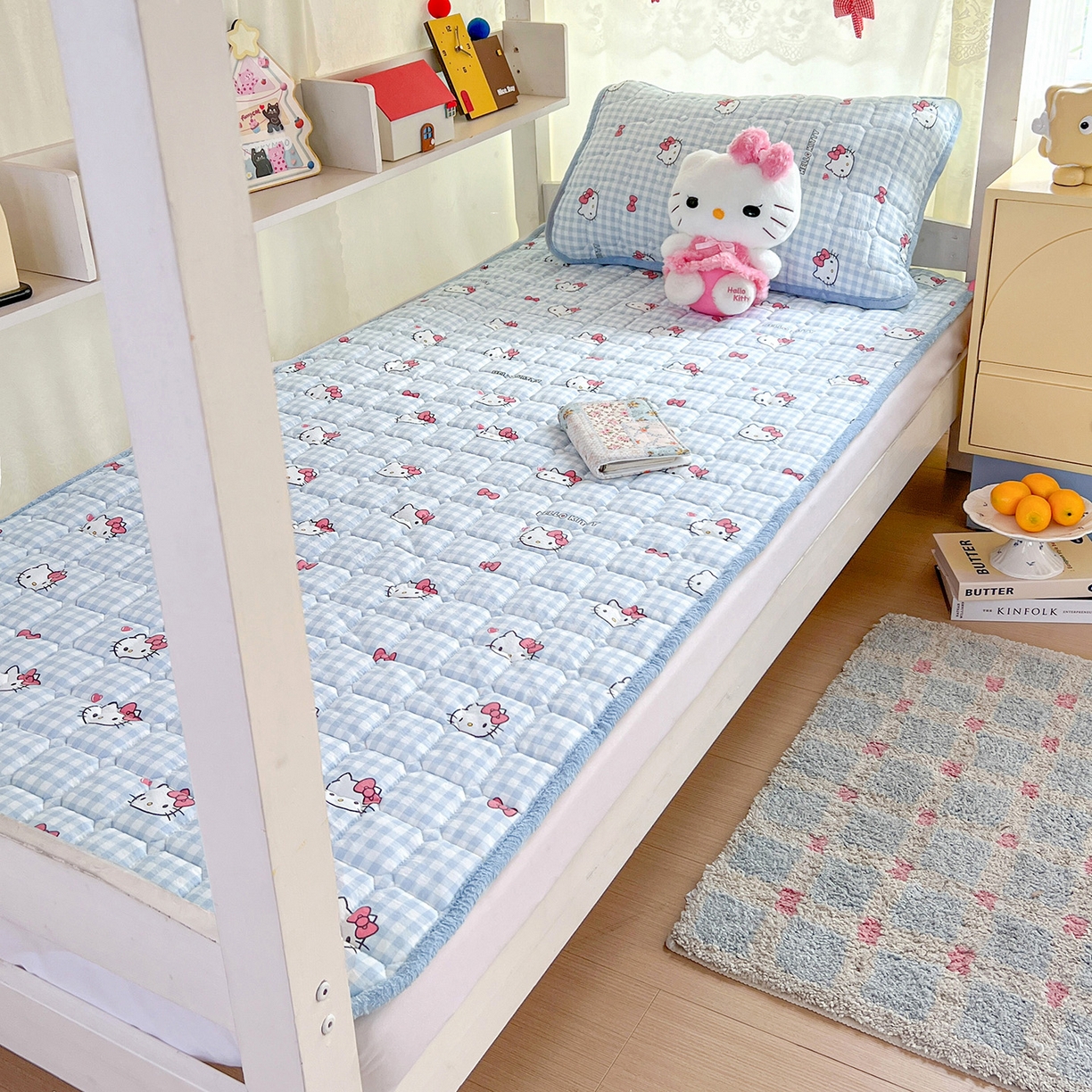 91家纺网 家纺一手货源 找家纺 星禾优选 2025新款三丽鸥云感双层纱牛奶绒夹棉床垫平铺款 平铺款-胡须蓝kt