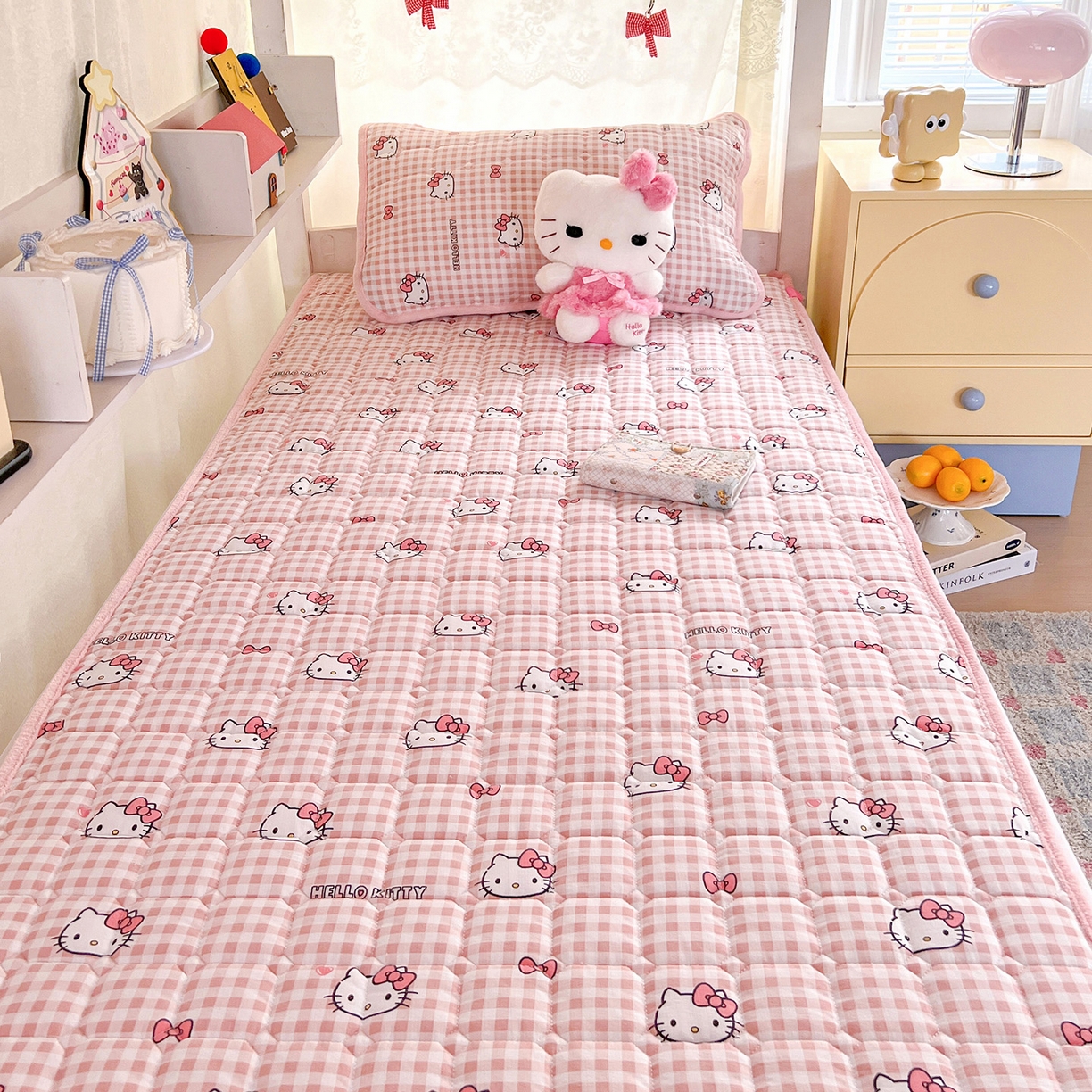 91家纺网 家纺一手货源 找家纺 星禾优选 2025新款三丽鸥云感双层纱牛奶绒夹棉床垫平铺款 平铺款-胡须粉kt