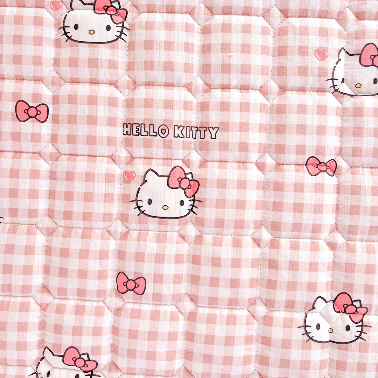 91家纺网 家纺一手货源 找家纺 星禾优选 2025新款三丽鸥云感双层纱牛奶绒夹棉床垫平铺款 平铺款-胡须粉kt