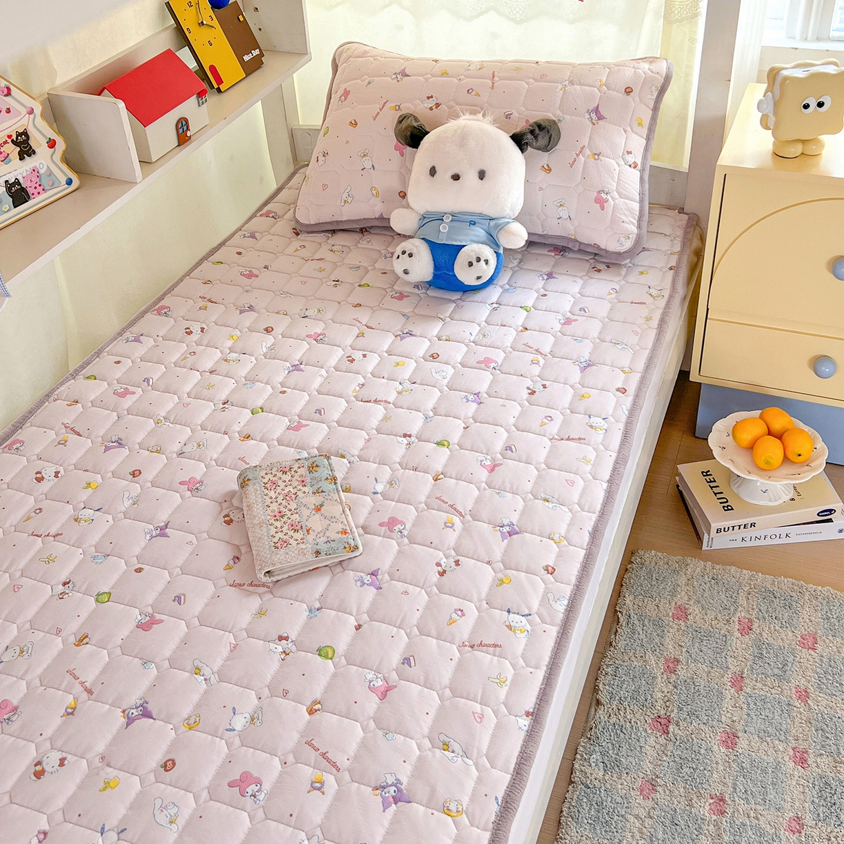 91家纺网 家纺一手货源 找家纺 星禾优选 2025新款三丽鸥云感双层纱牛奶绒夹棉床垫平铺款 平铺款-丽鸥星球