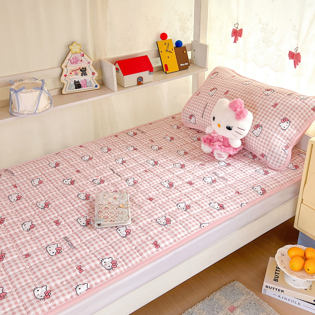 91家纺网 家纺一手货源 找家纺 星禾优选 2025新款三丽鸥云感双层纱牛奶绒夹棉床垫平铺款 平铺款-胡须粉kt