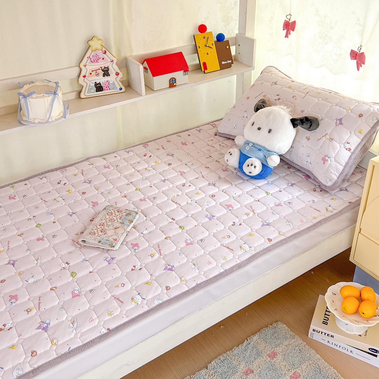 91家纺网 家纺一手货源 找家纺 星禾优选 2025新款三丽鸥云感双层纱牛奶绒夹棉床垫平铺款 平铺款-丽鸥星球