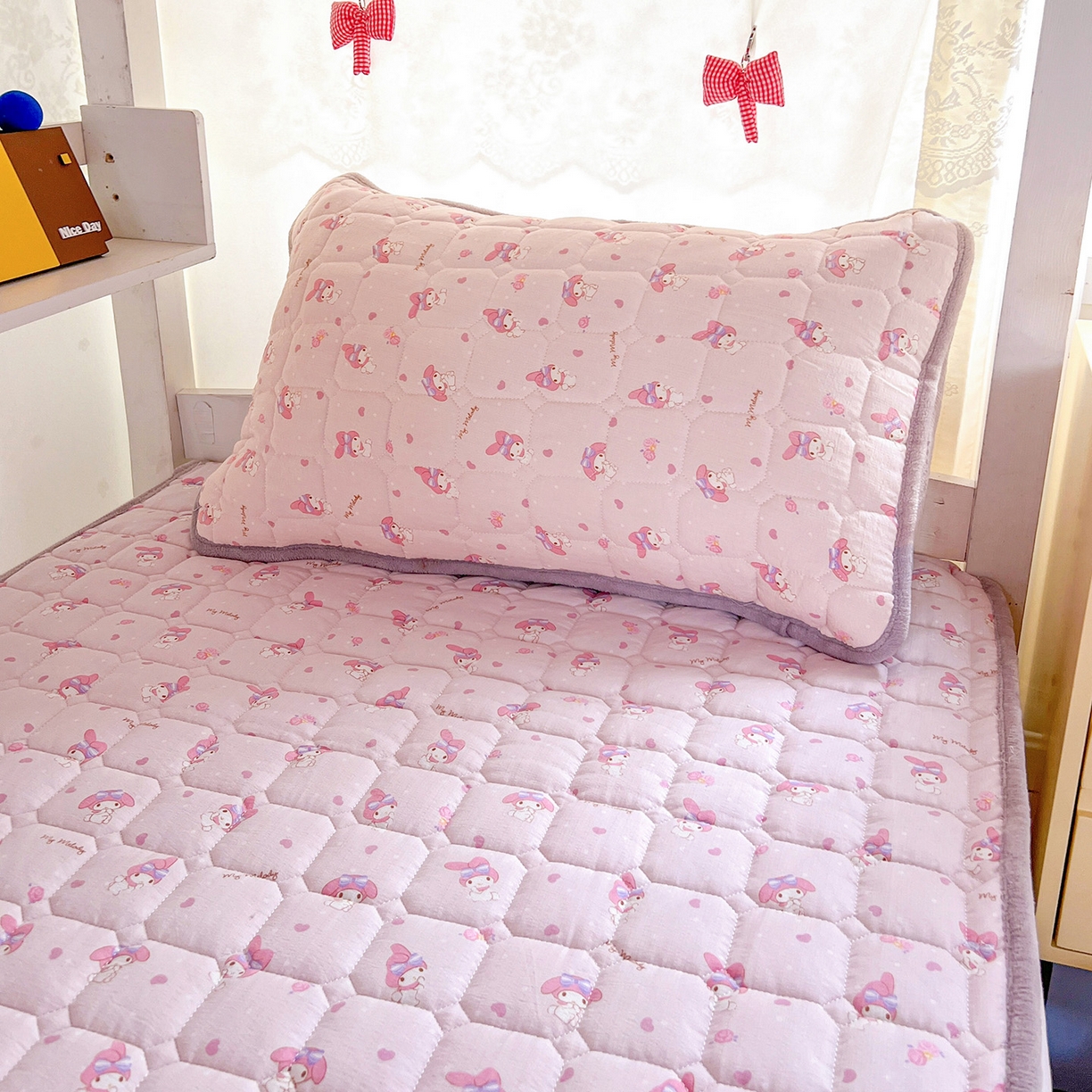 91家纺网 家纺一手货源 找家纺 星禾优选 2025新款三丽鸥云感双层纱牛奶绒夹棉床垫平铺款 平铺款-糯叽美乐蒂