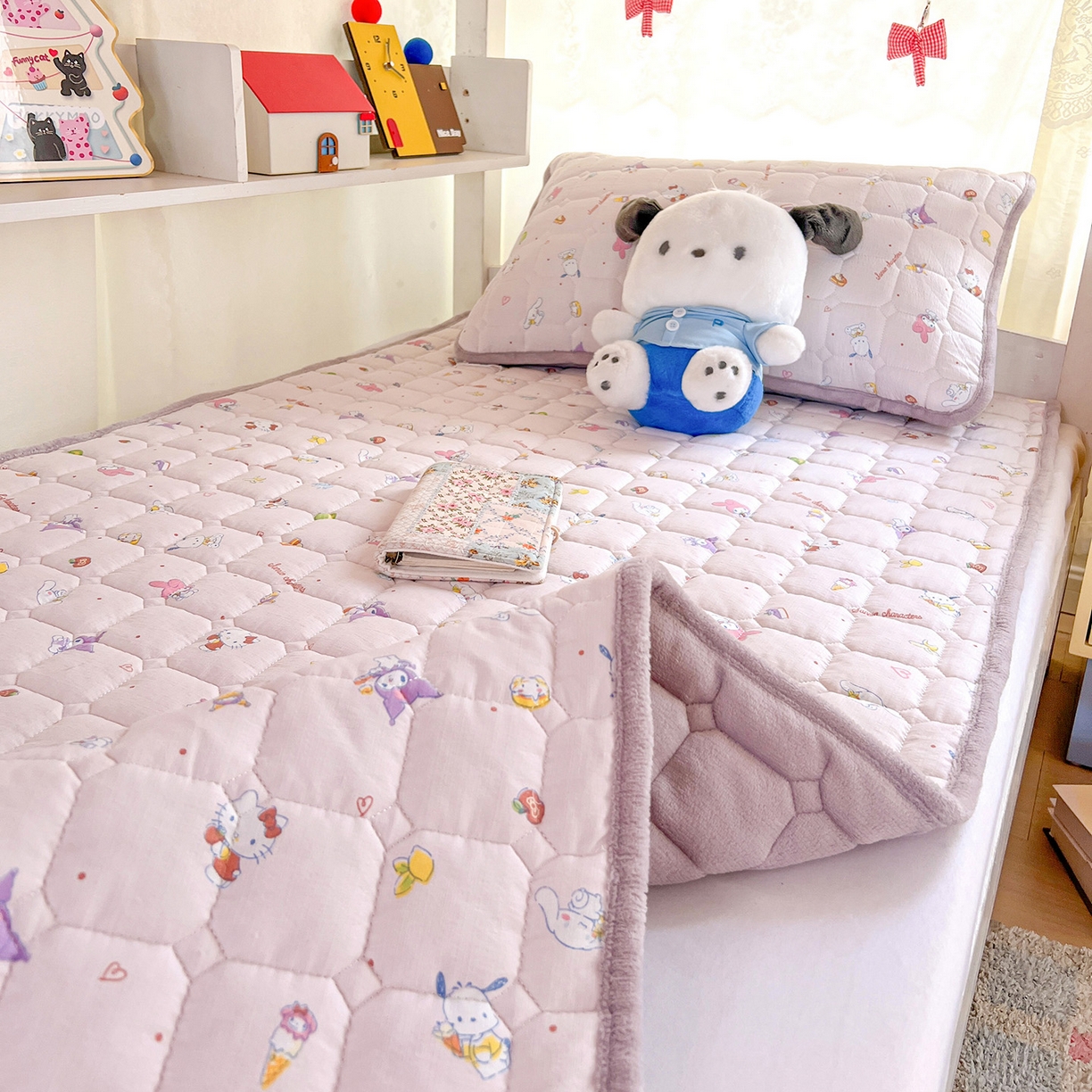 91家纺网 家纺一手货源 找家纺 星禾优选 2025新款三丽鸥云感双层纱牛奶绒夹棉床垫平铺款 平铺款-丽鸥星球